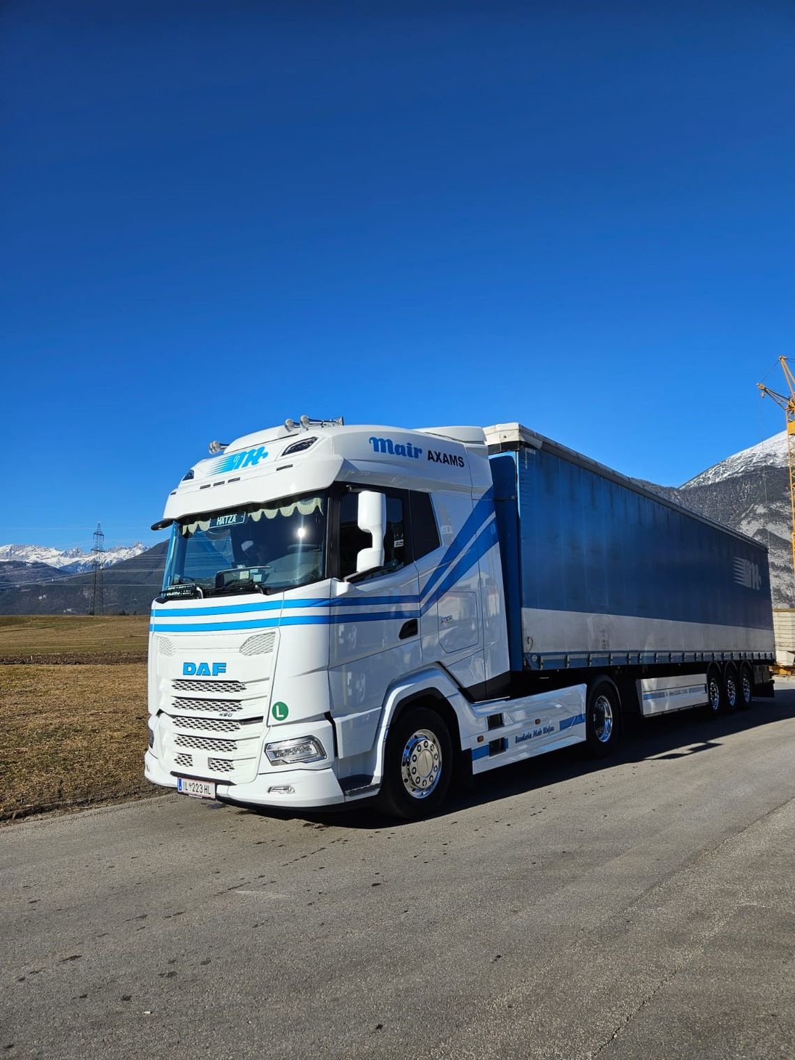 LKW in den Schweizer Bergen